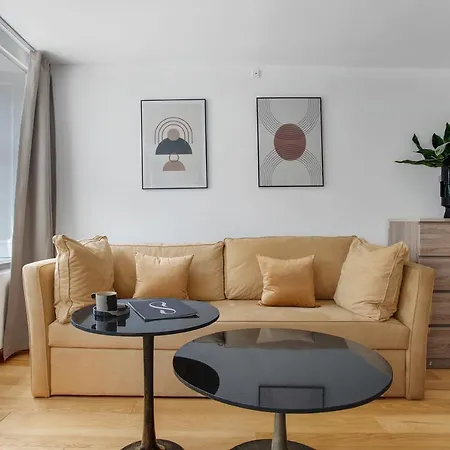 Sanders Regent - Precious One-bedroom Near Square *
