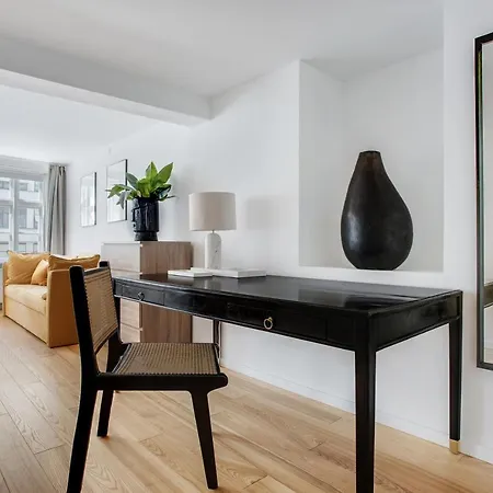 Sanders Regent - Precious One-bedroom Near Square Apartment