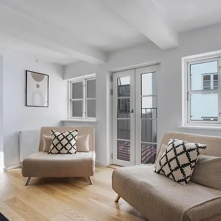 Sanders Regent - Precious One-bedroom Near Square *