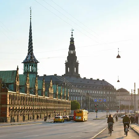 Sanders Regent - Precious One-bedroom Near Square Apartment *